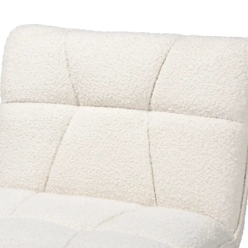 Fauteuil d'appoint Japandi en tissu bouclé crème et bois d'hévéa finition noyer