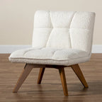 Fauteuil d'appoint Japandi en tissu bouclé crème et bois d'hévéa finition noyer